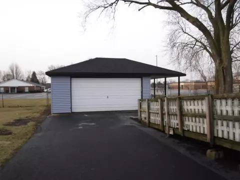 Exterior - 2149 182nd St, Lansing, IL 60438 photo 4 of 5