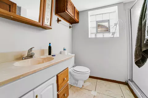 Bath - 7624 W 61st St, Summit, IL 60501 photo 1 of 3
