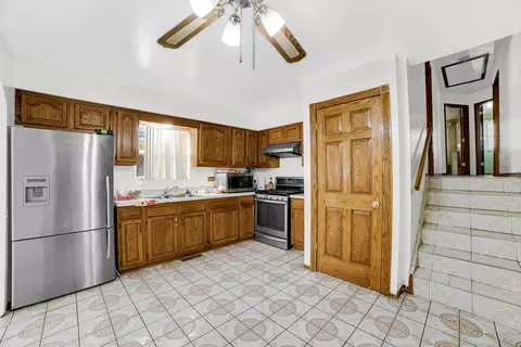 Kitchen - 7624 W 61st St, Summit, IL 60501 photo 4 of 4
