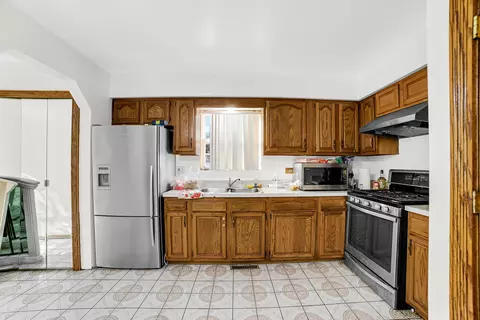 Kitchen - 7624 W 61st St, Summit, IL 60501 photo 2 of 4