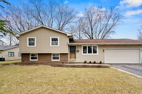1012 N Goldengate Ln, Palatine, IL 60067