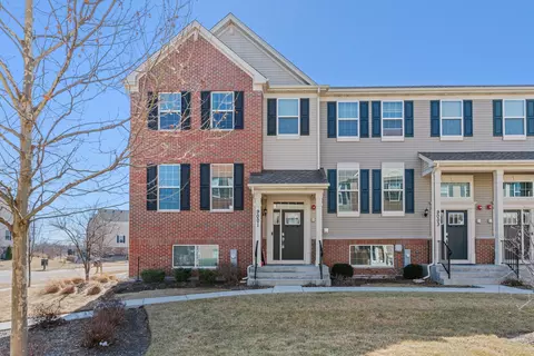 9001 Disbrow St, Huntley, IL 60142