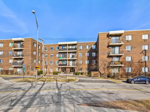 9445 Kenton Ave #307, Skokie, IL 60077