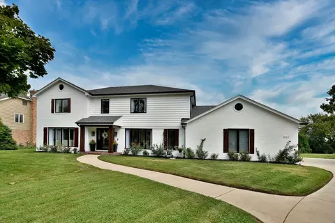 10 S667 Glenn Dr, Burr Ridge, IL 60527