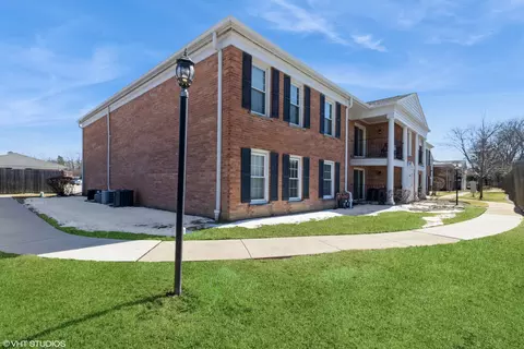 540 Shorely Dr #204, Barrington, IL 60010