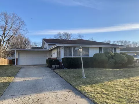 1501 E Barberry Ln, Mount Prospect, IL 60056