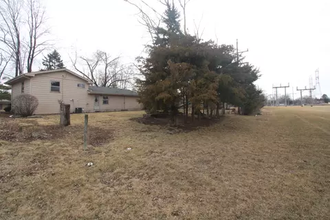 Exterior - 1832 Root St, Crest Hill, IL 60403 photo 4 of 7