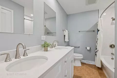 Bath - 1616 Emerson Ct, Wheaton, IL 60189 photo 2 of 2