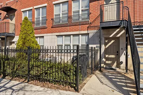 754 W Evergreen Ave #A, Chicago, IL 60610