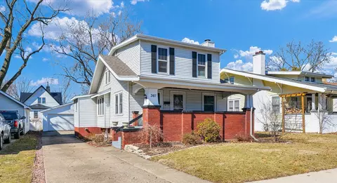 207 Willard Ave, Bloomington, IL 61701
