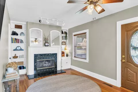Entry Way - 207 Willard Ave, Bloomington, IL 61701 photo 2 of 4