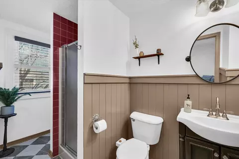 Bath - 207 Willard Ave, Bloomington, IL 61701 photo 3 of 3