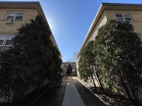 1819 W Touhy Ave #3, Chicago, IL 60626