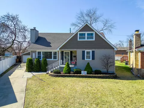 5061 Lamb Dr, Oak Lawn, IL 60453