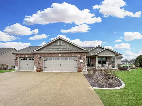 221 Lake Pointe Dr, Goodfield, IL 61742