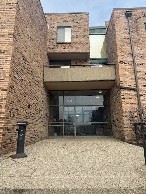 1931 Prairie Sq #111, Schaumburg, IL 60173