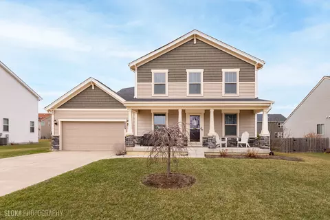 2029 Mayfair Dr, Island Lake, IL 60042