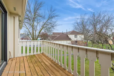 Exterior - 1056 Deerpath Ct #A2, Wheeling, IL 60090 photo 2 of 3
