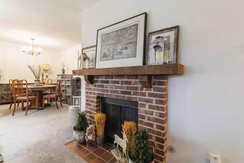 Dining - 1056 Deerpath Ct #A2, Wheeling, IL 60090 photo 1 of 2