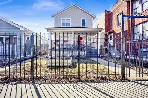 3333 W Cullom Ave, Chicago, IL 60618