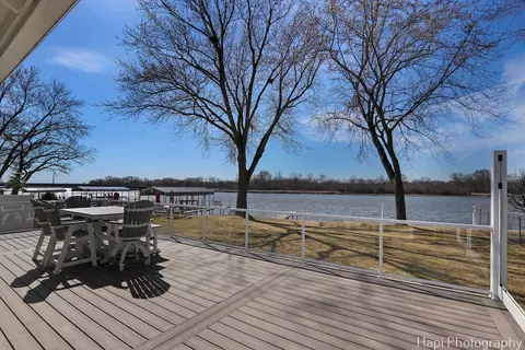 Exterior - 205 S Emerald Dr, Mchenry, IL 60051 photo 4 of 12