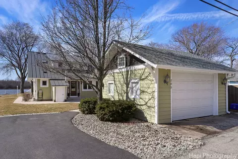 Exterior - 205 S Emerald Dr, Mchenry, IL 60051 photo 9 of 12