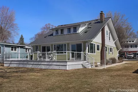 205 S Emerald Dr, Mchenry, IL 60051