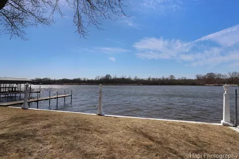 View/Area - 205 S Emerald Dr, Mchenry, IL 60051 photo 1 of 7