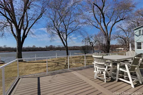 Exterior - 205 S Emerald Dr, Mchenry, IL 60051 photo 5 of 12
