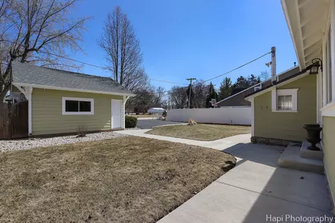 Exterior - 205 S Emerald Dr, Mchenry, IL 60051 photo 7 of 12