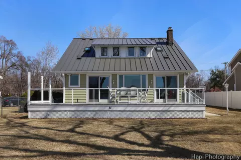 Exterior - 205 S Emerald Dr, Mchenry, IL 60051 photo 3 of 12