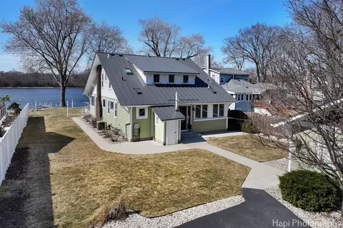 Exterior - 205 S Emerald Dr, Mchenry, IL 60051 photo 10 of 12