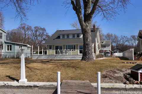 Exterior - 205 S Emerald Dr, Mchenry, IL 60051 photo 2 of 12