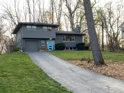 27 W585 Washington Ave, Winfield, IL 60190