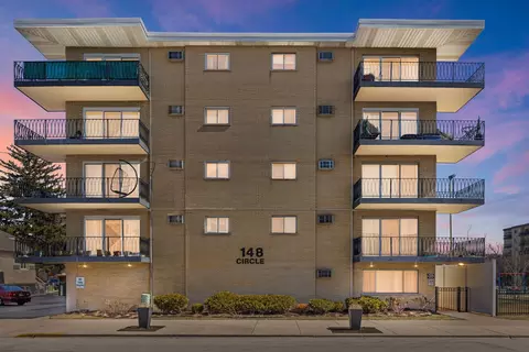148 Circle Ave #304, Forest Park, IL 60130
