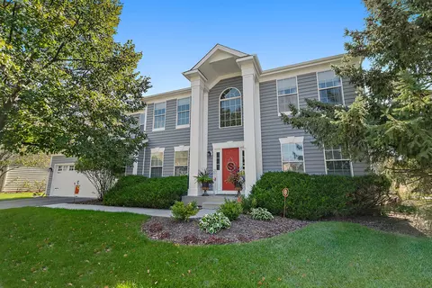 2 Barton Creek Ct, Lake In The Hills, IL 60156