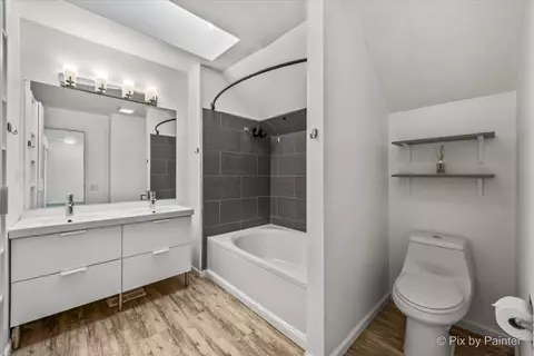Bath - 4547 Burnham Dr, Hoffman Estates, IL 60192 photo 1 of 2