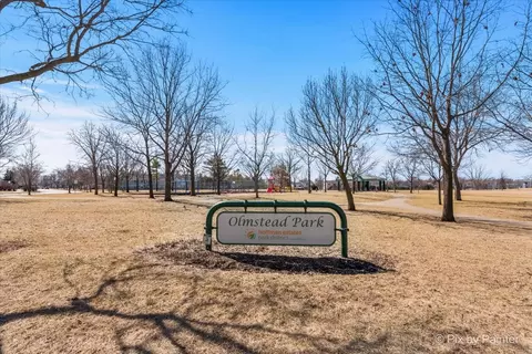 Exterior - 4547 Burnham Dr, Hoffman Estates, IL 60192 photo 4 of 4