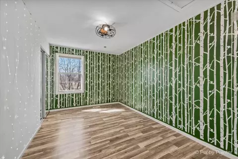 Bedroom - 4547 Burnham Dr, Hoffman Estates, IL 60192 photo 2 of 2