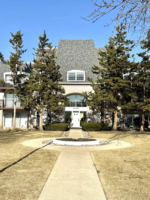5200 Carriageway Dr #205, Rolling Meadows, IL 60008