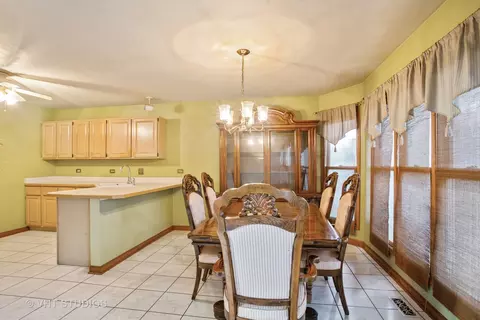 214 S Rush St, Itasca, IL 60143 photo 6