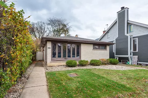 9217 Kildare Ave, Skokie, IL 60076