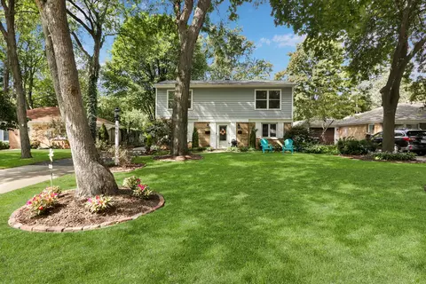 609 Riverside Dr, Libertyville, IL 60048