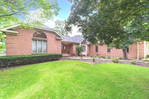 27525 Gerry Ln, Sycamore, IL 60178