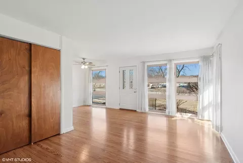 424 S Beverly St, Wheaton, IL 60187 photo 4