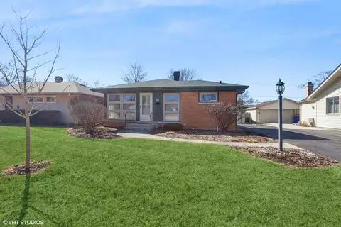 424 S Beverly St, Wheaton, IL 60187