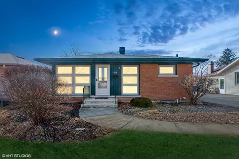 424 S Beverly St, Wheaton, IL 60187 photo 2