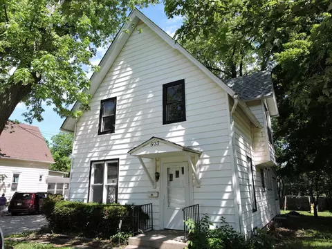 833 Pleasant St, Dekalb, IL 60115
