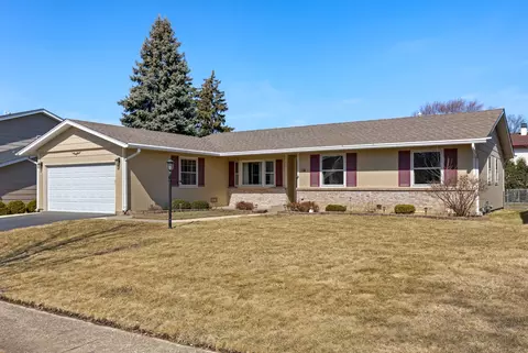 114 Parkchester Rd, Elk Grove Village, IL 60007