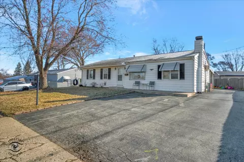 Exterior - 202 Macgregor Rd, Lockport, IL 60441 photo 3 of 6